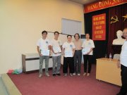Bác Nguyễn Thế Trường chụp kỉ niệm cùng các HLV cấp 2 được phong trong ngày Lễ Giỗ Tổ 06.07.2012